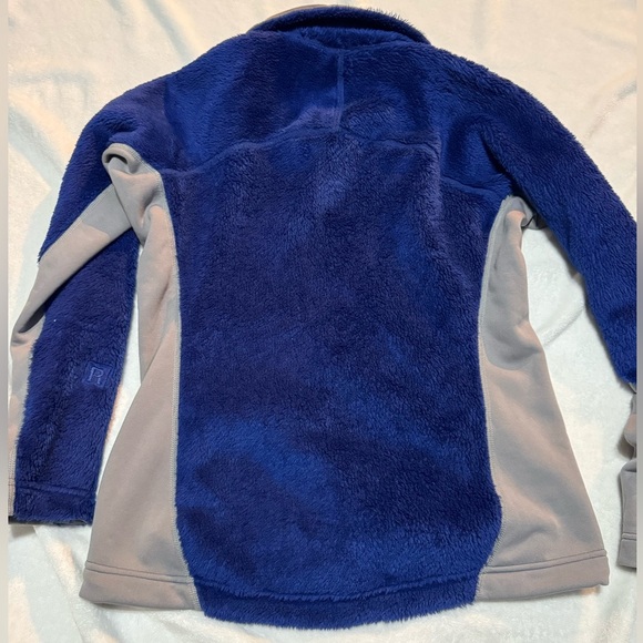 Blue and Grey Vintage Women’s Patagonia R Fleece Jacket - Picture 2 of 11